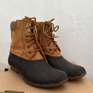 Sperrytopsider rain and snow boots. Waterproof rubber boot. Size 7.5